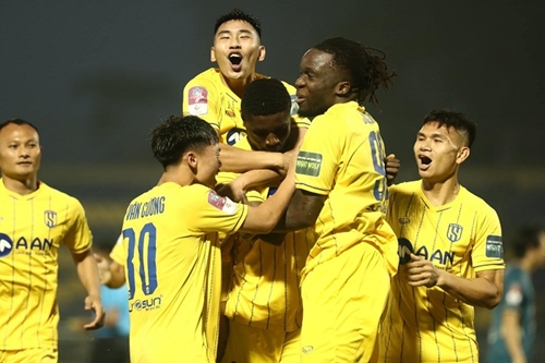 Vòng 7 V-League: Sông Lam Nghệ An thắng trận đầu tiên